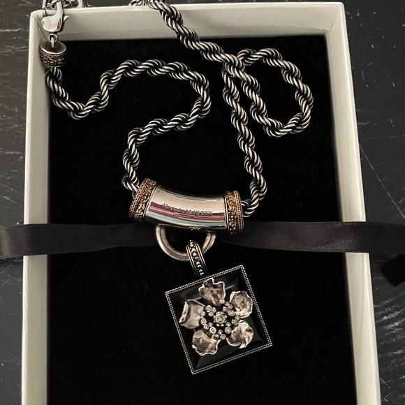 Alexander McQueen Flower Necklace - Picture 1 of 12